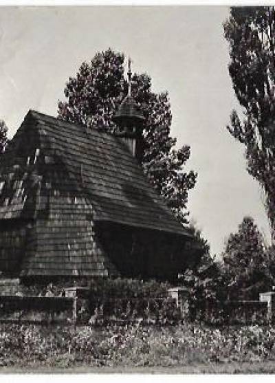 fot. T. Hermańczyk - Woźniki - drewniany kościół z 19\696 r. (1969)